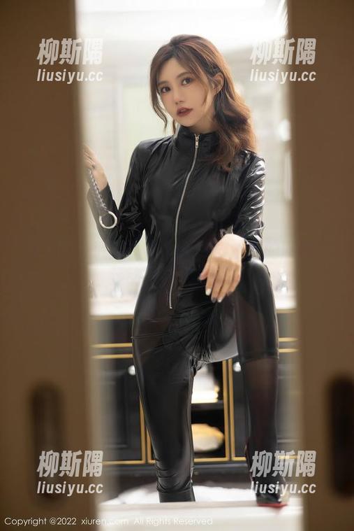 秀人网 - 轻松滑入Carol周妍希的网盘：运动写真随心所动