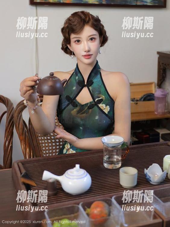 秀人网 - 七七kiko和她的毛衣碰撞着，竟带上了无圣光的色调，图包得来不易。