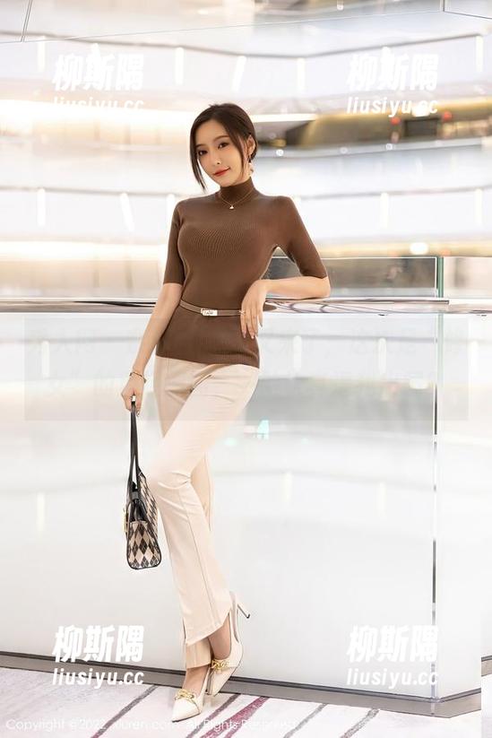 秀人网 - 奈汐酱nice又来了，这次是“修女”的正经原图，一脸认真逼我出镜？