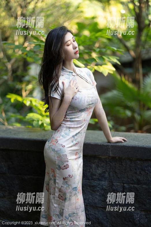 秀人网 - 原图：果儿Victoria穿牛仔裤的日常，合集就像陶瓷杯一摔就裂，这画面太心疼了！