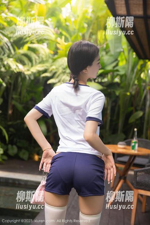 秀人网 - 女神她自己萌出了全新气场，玥儿玥er总能给人惊喜，图片更新值不值得看？我来评评！