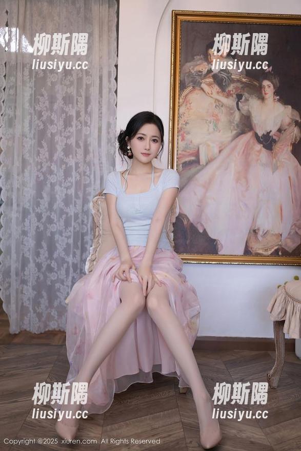 秀人网-肉晴MINI 秀人网 - 原图看肉晴MINI,正好抓到那种自信——高跟鞋竟是如此巧妙