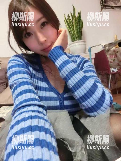 微密圈 - 找到黑白资源后，紫色哒豚豚又来了，带着一点调皮？