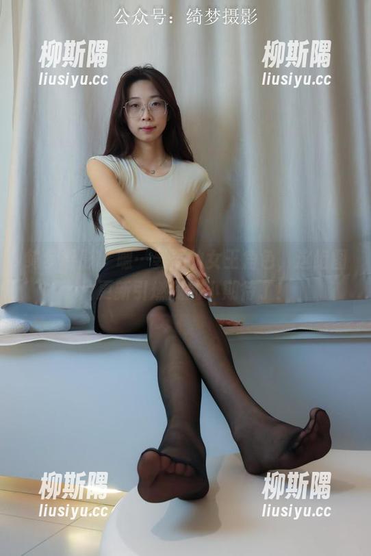 绮梦摄影 - 嗯…姜姜的女王角色，这组图片更新引燃我的小期待了！