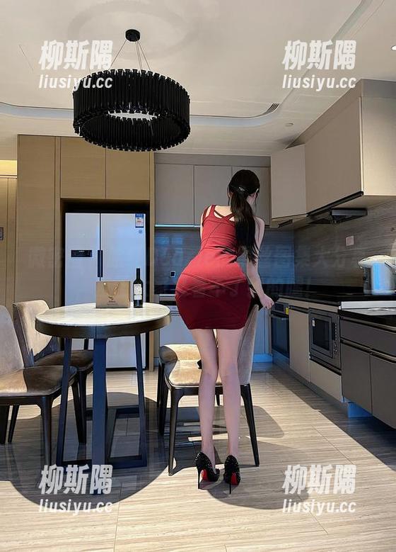 微密圈 - 脸红Dearie的黑丝图集大分享，反正大家又看不了我的腿！