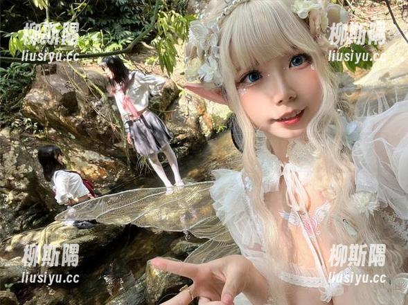 自闭颜球球的全套丝袜写真，我要默默保存到相册