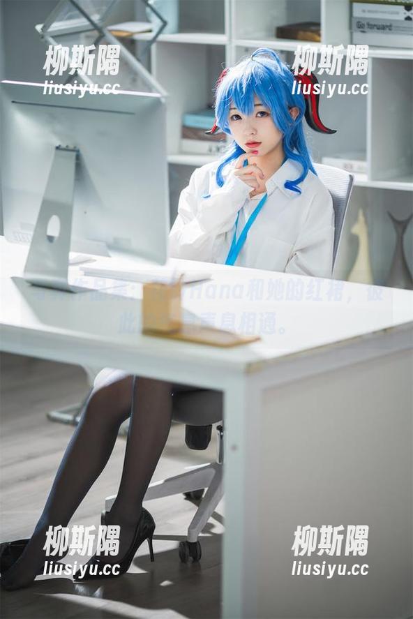写真作品集：花铃Hana和她的红裙，彼此的气息声息相通。