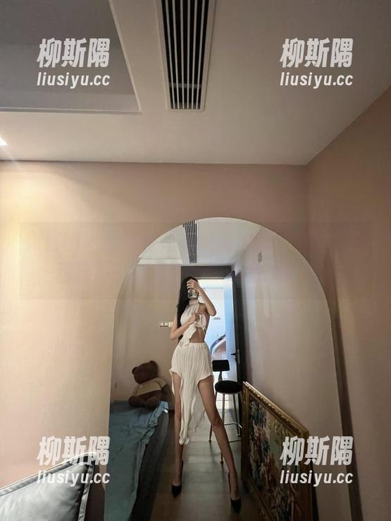 微密圈 - 别嫌弃葛征的海边福利，图片中藏着不少小细节，慢慢品味举报。