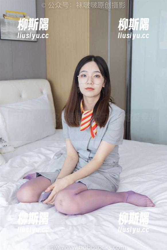 袜啵啵 - 小安的套图——护士服也能穿出“咖啡馆随意风”
