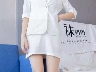 袜啵啵 – 小淳裸足出击，私拍图包里的脚印和谜团，稍后洗洗吧