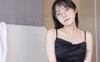 袜啵啵 – 当小甜豆穿上黑丝大腿袜，白嫩脚尖撑起美图的新标准。