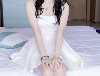 袜啵啵 – 看稚予的校服写真，发现我的书包比她的裙子还重！