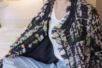 袜啵啵 – 如果肉丝能发光，那一定是稚予的珠光写真！原图见真章！