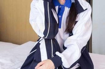 袜啵啵 – 糯米裸足写真花絮：原来“透明”也能上墙
