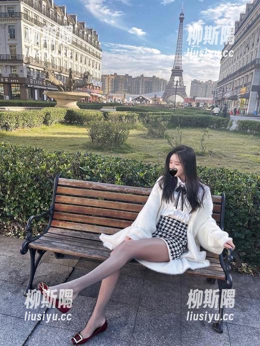 微密圈 - 等等，快来下载软妹小九九的眼镜图包，里面藏着不为人知的美丽。