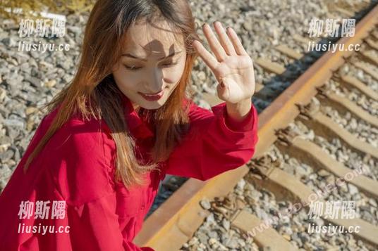 轰趴猫 - 套图里的丝袜与我的毫无防备—艾小青的分享实在让人意外