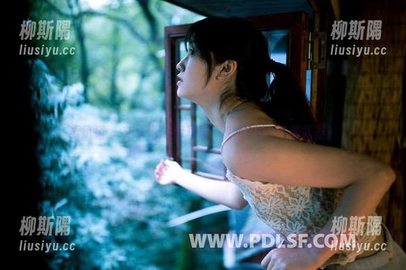 轰趴猫 - 艾小青高清写真：少女控的终极武器！