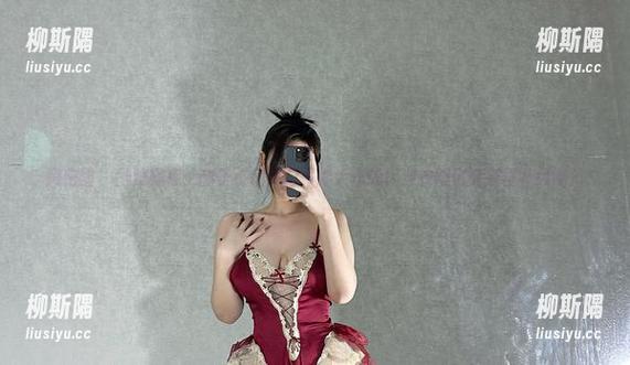 微密圈 - 酷炫图库：醇子小姨的白衬衫大作战！穿衣服也能打怪升级吗？