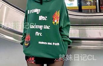 微密圈 – 陈佩奇：这次用裸足挑战你的想象力，写真为何那样？