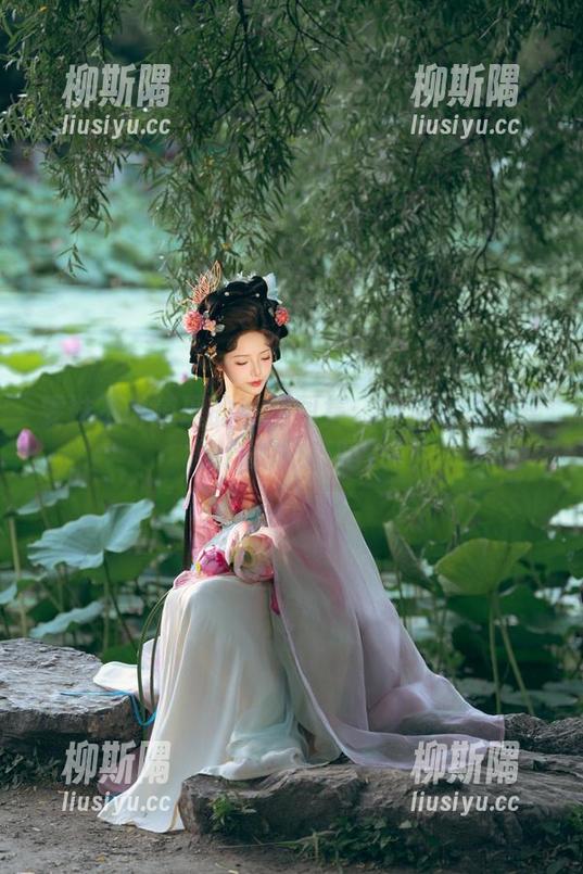 雯妹不讲道理的私拍图集：你见过这么猛的自拍技巧吗？