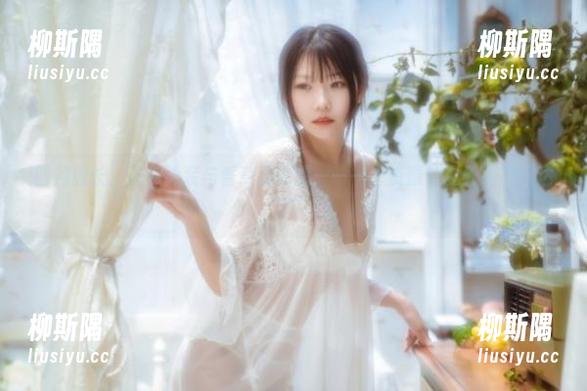 四月舰长、蓝色泳装与香草喵露露——一套资源让夏天提前到达了！