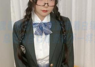 为什么我看到香草喵露露穿着白绿套装时，总觉得自己也变得不一样？