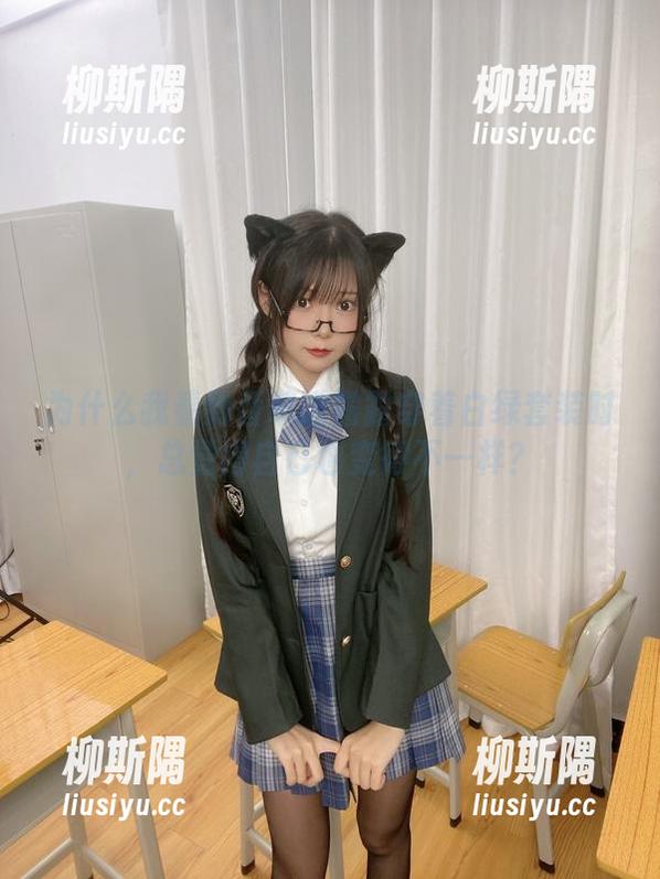 为什么我看到香草喵露露穿着白绿套装时，总觉得自己也变得不一样？