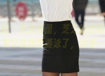 魔镜街拍 – 在泳池里，芝芝的定制蓝色泳衣让我想学游泳了，但是…